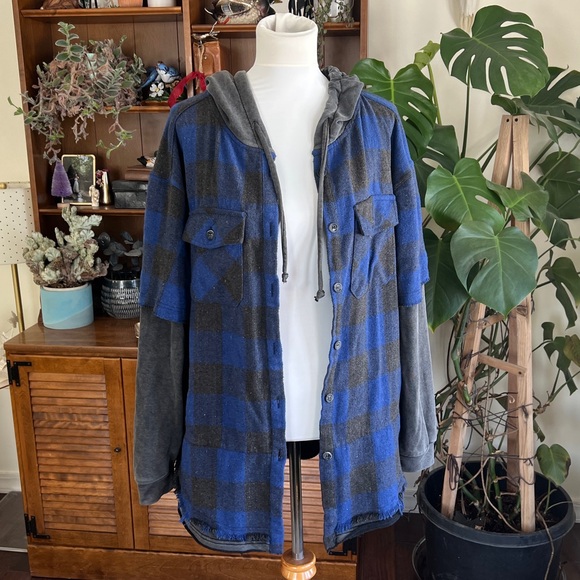 Oli & Hali Blue and Charcoal Gray Plaid Flannel Distressed Shacket Hooded Jacket - Picture 5 of 14